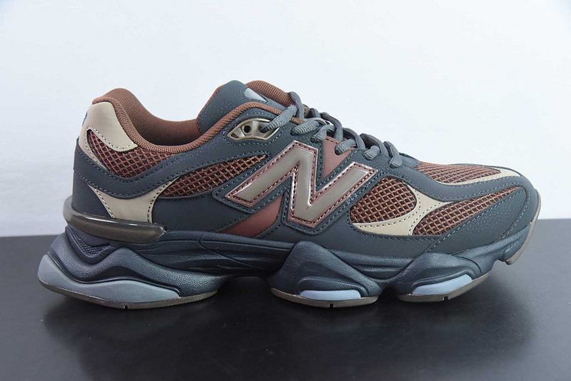 NEW BALANCE SNEAKER