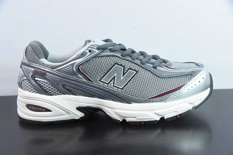 NEW BALANCE SNEAKER