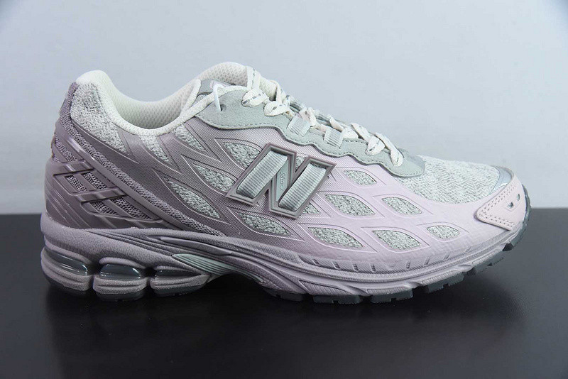 NEW BALANCE SNEAKER