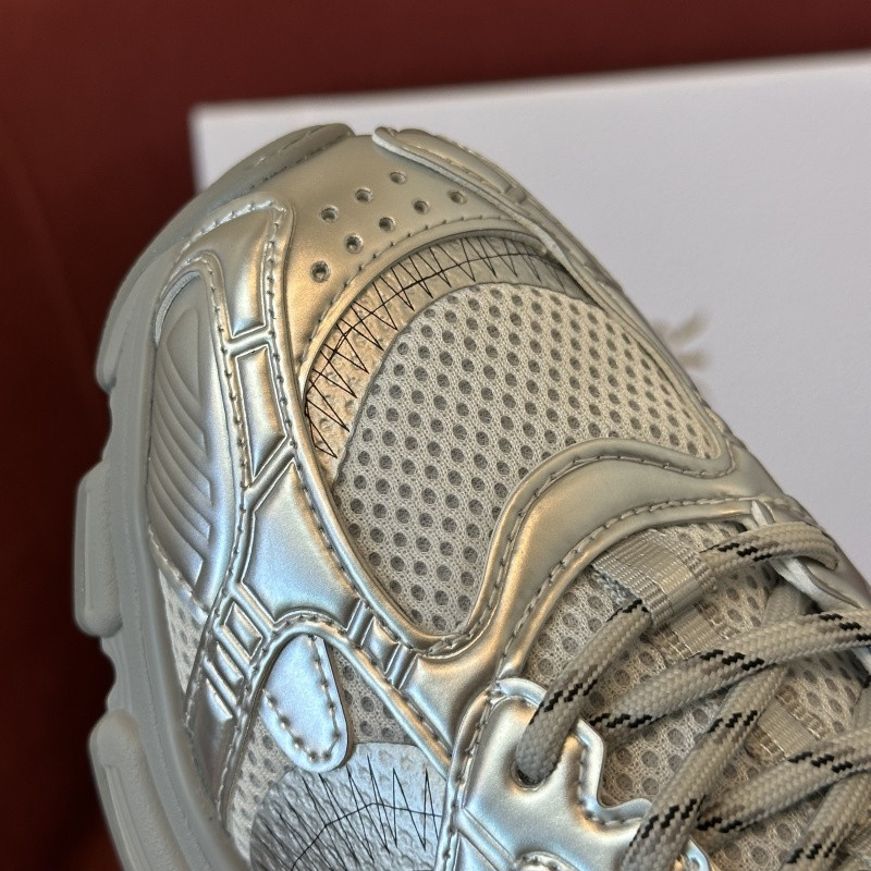 DIO* SNEAKER