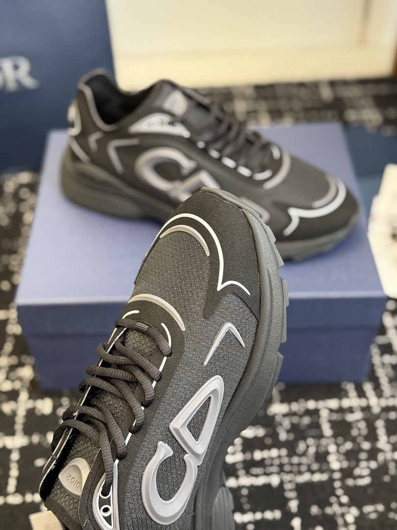 DIO* SNEAKER