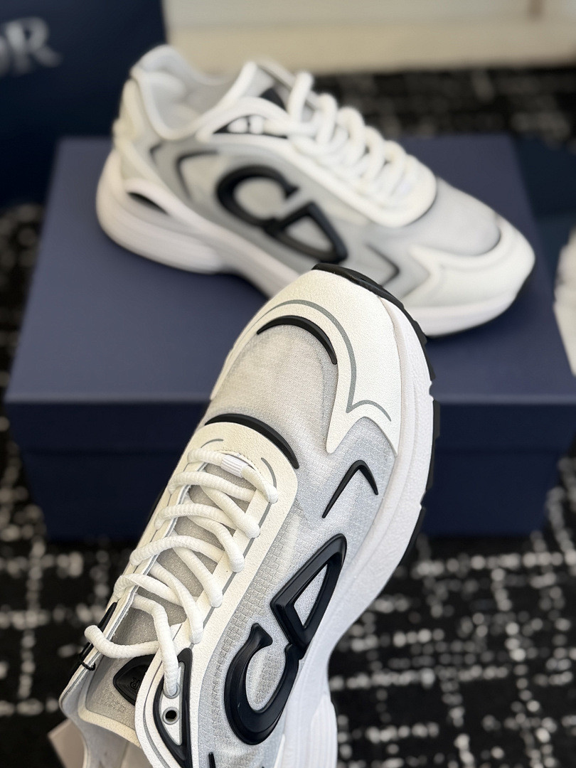 DIO* SNEAKER