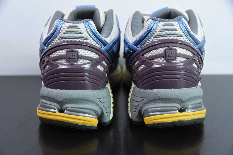 NEW BALANCE SNEAKER