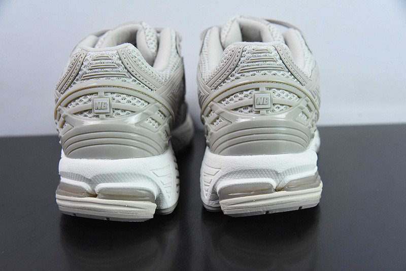 NEW BALANCE SNEAKER