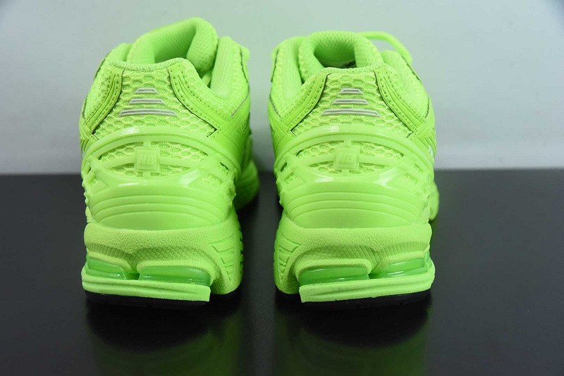 NEW BALANCE SNEAKER