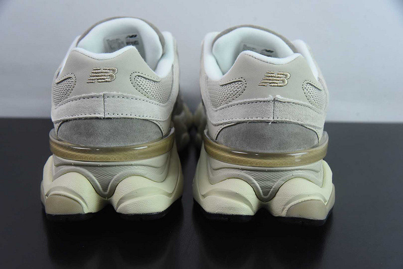NEW BALANCE SNEAKER