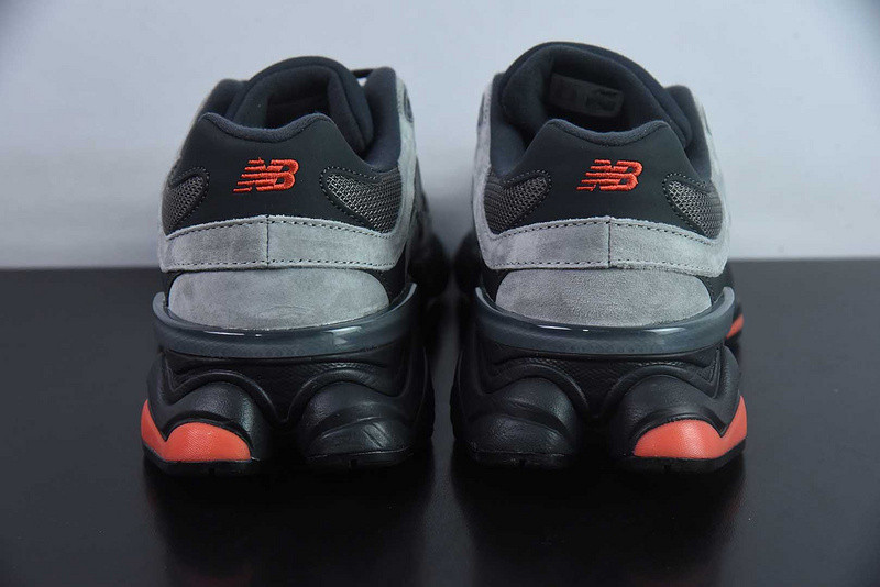 NEW BALANCE SNEAKER