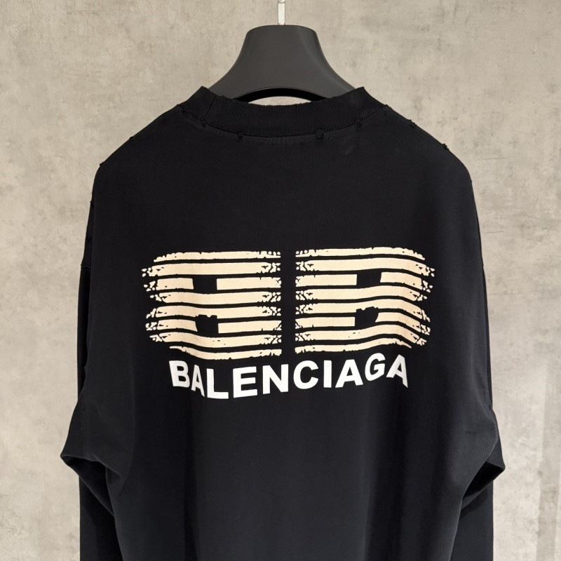 Ba1en*iaga Clothes
