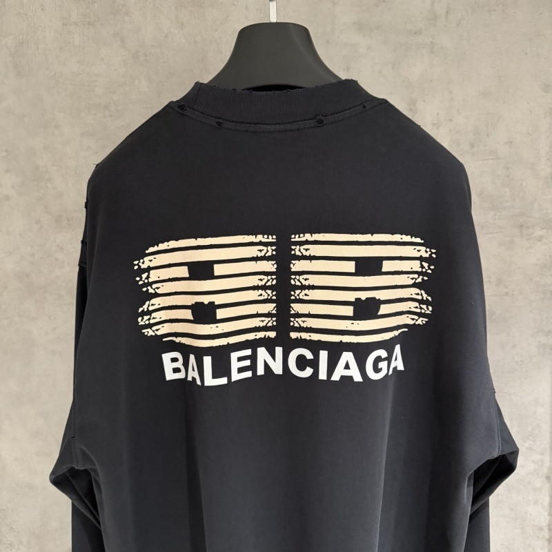 Ba1en*iaga Clothes