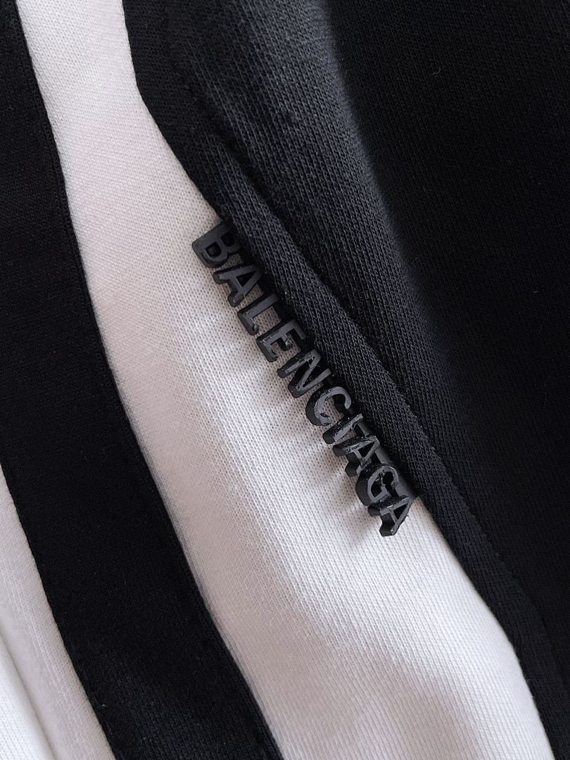 Ba1en*iaga Clothes