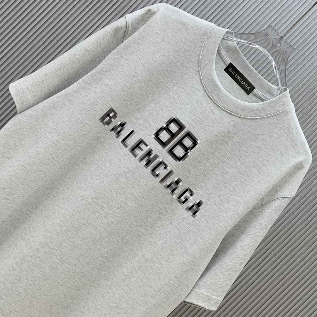 Ba1en*iaga Clothes