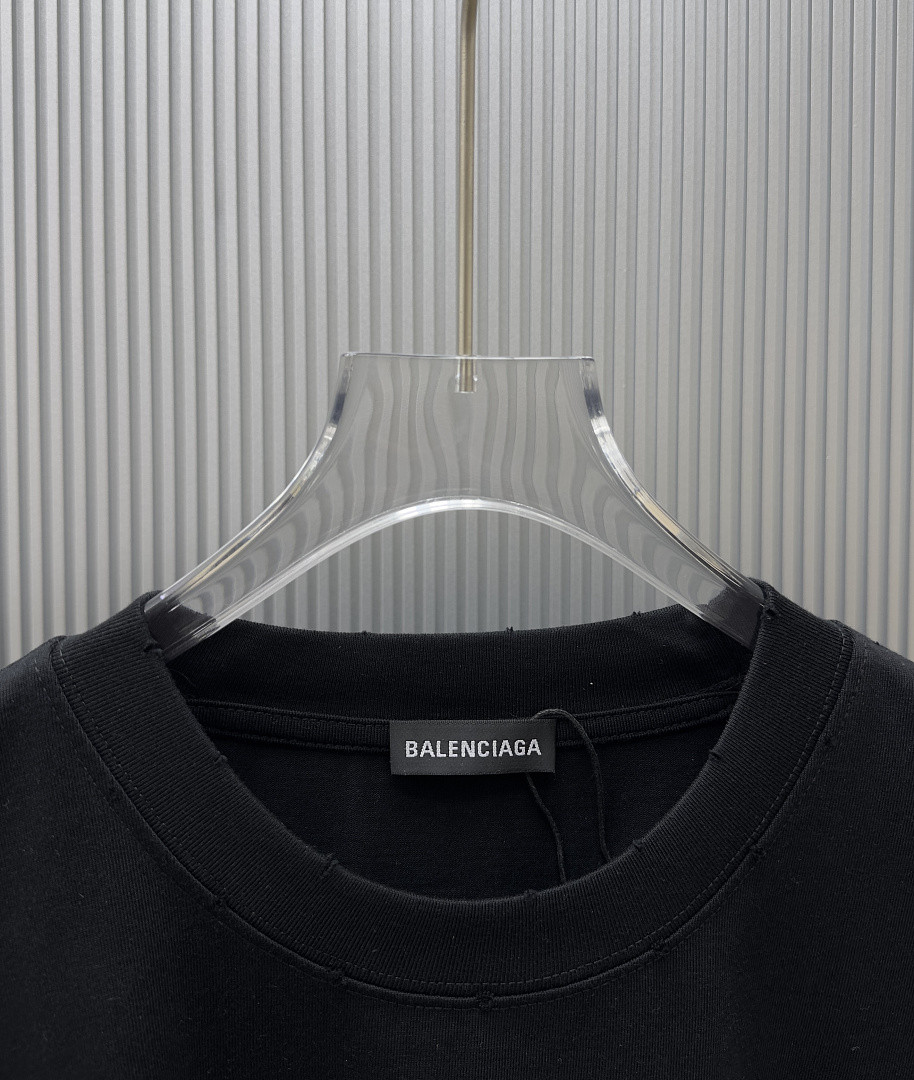 Ba1en*iaga Clothes