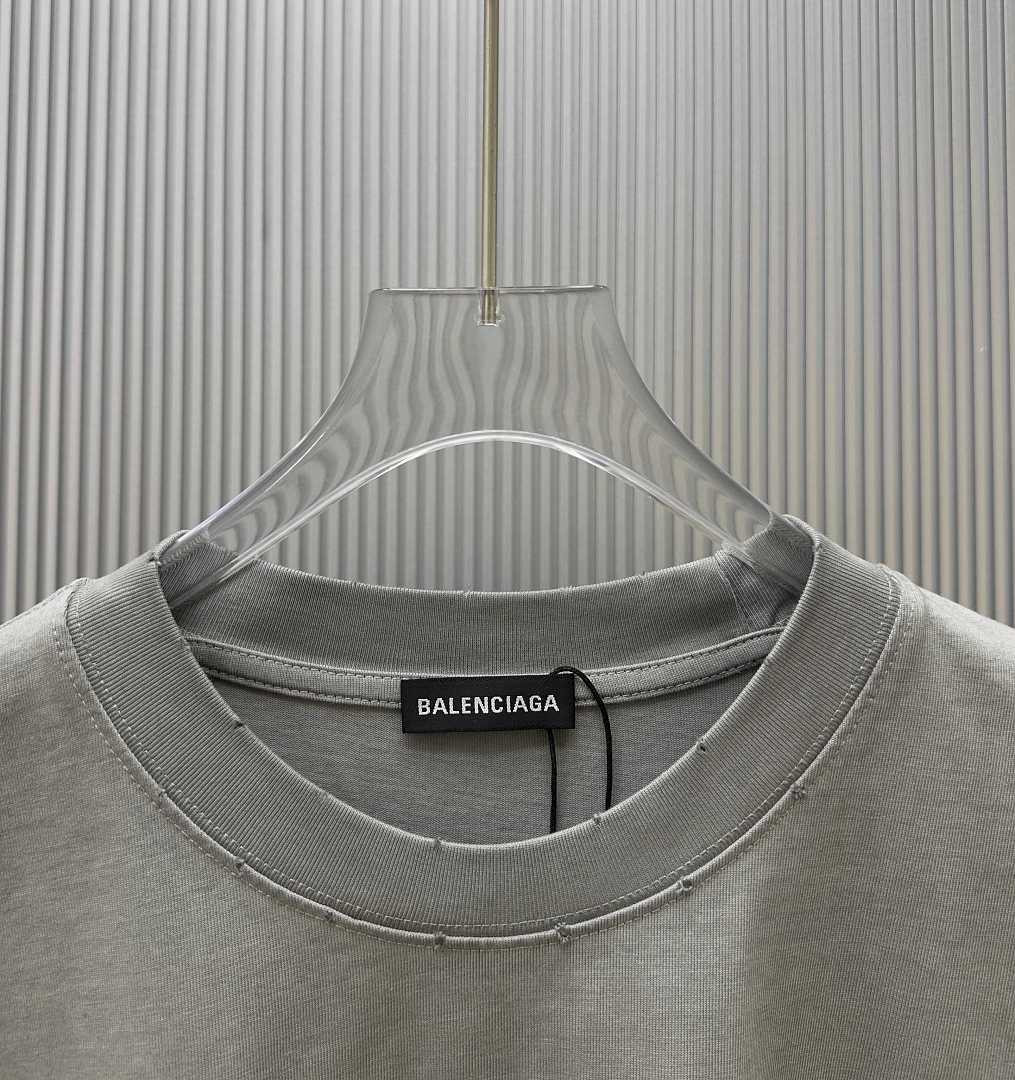 Ba1en*iaga Clothes
