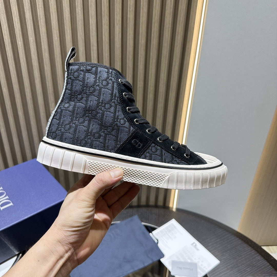 DIO* SNEAKER