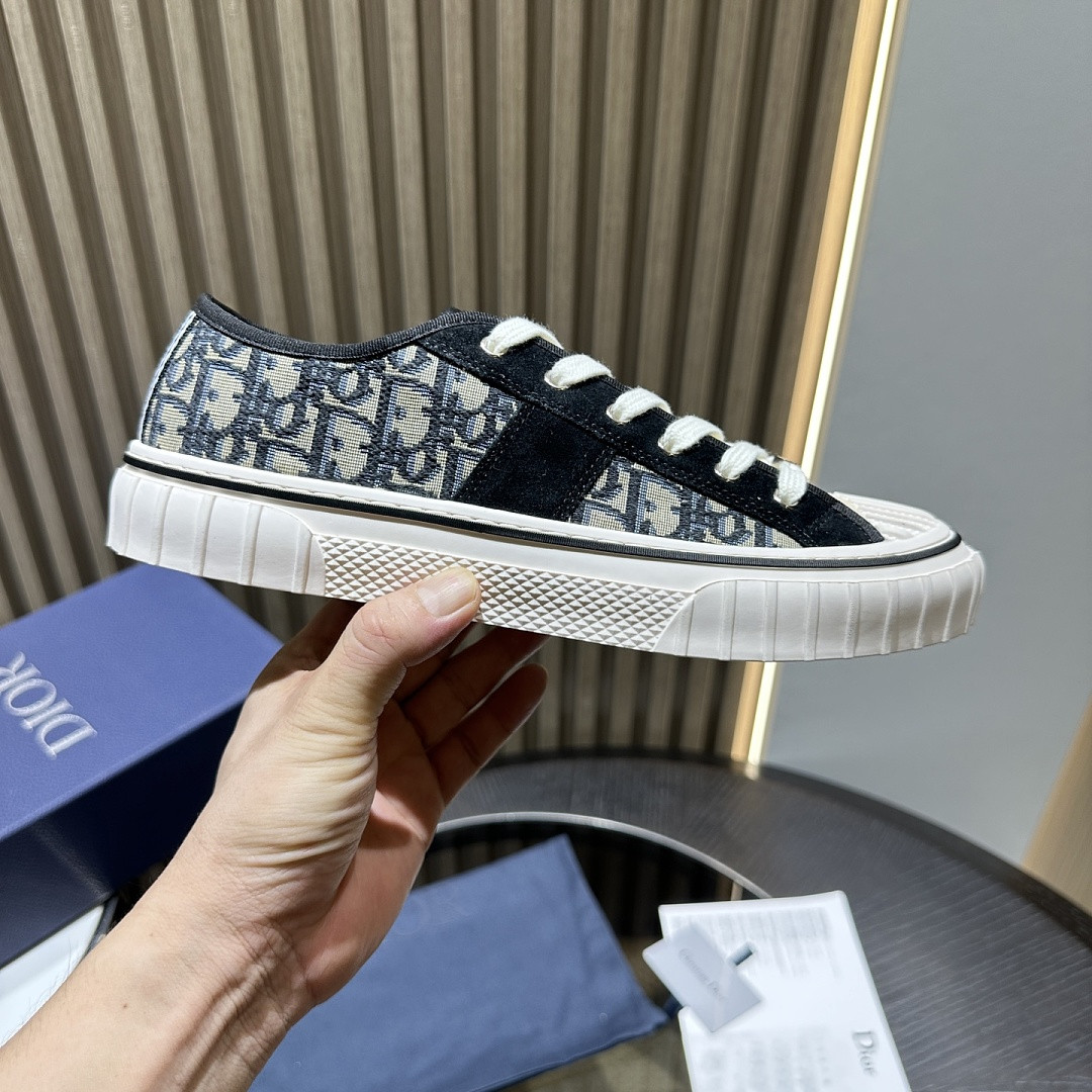 DIO* SNEAKER