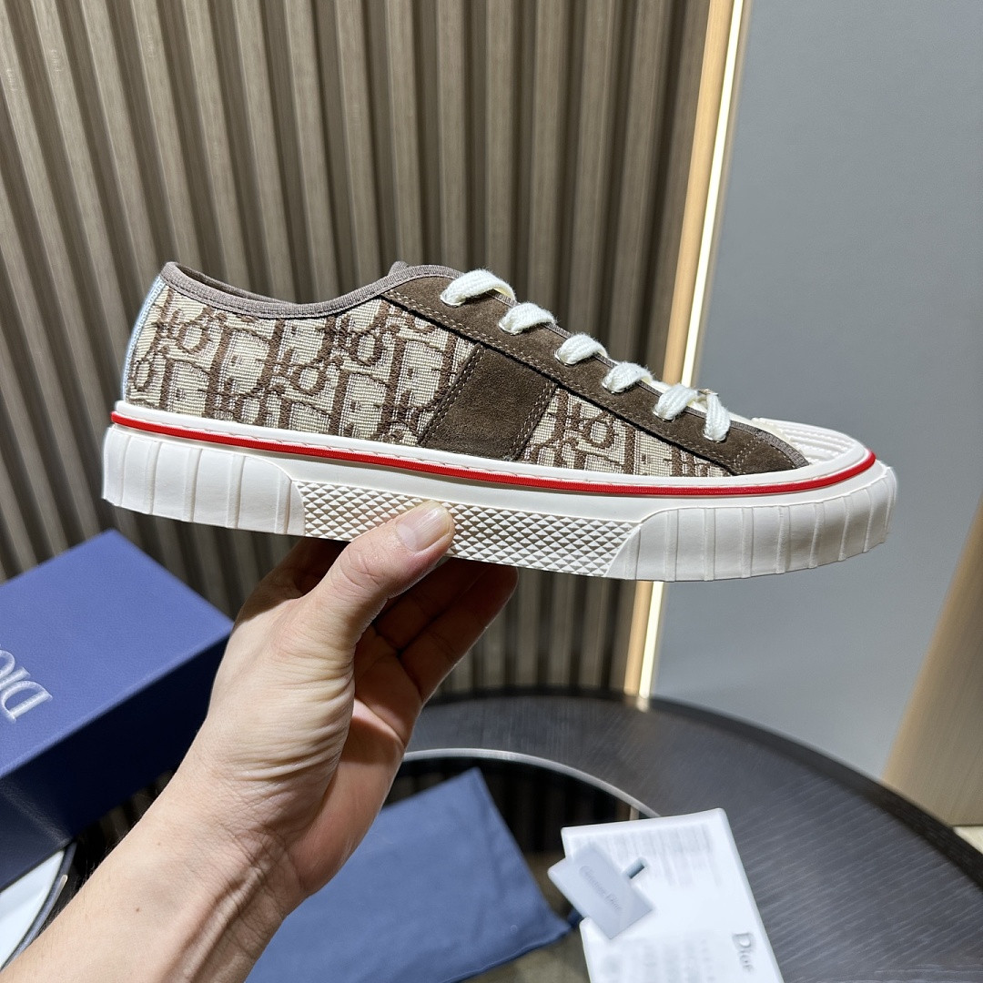 DIO* SNEAKER