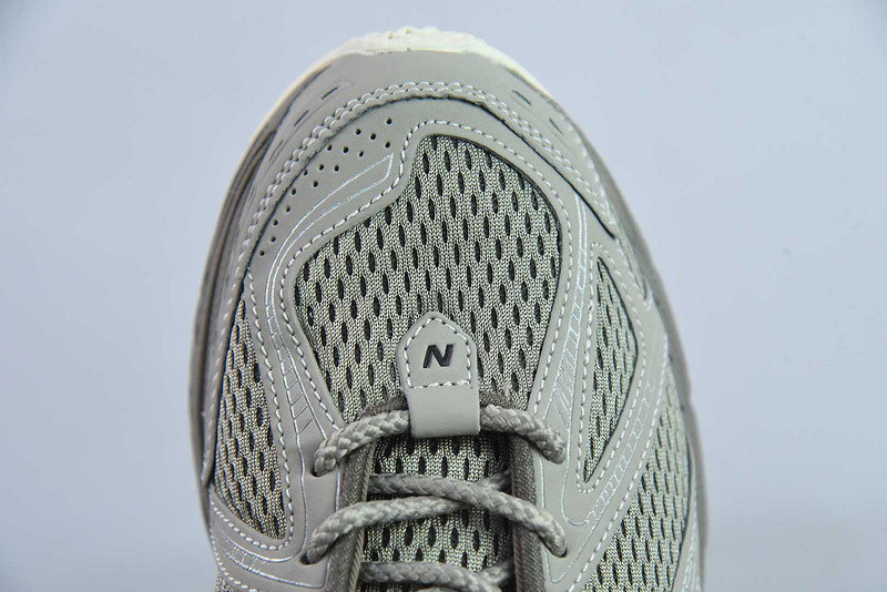 NEW BALANCE SNEAKER