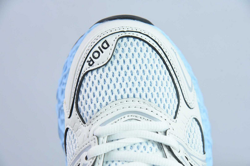 DIO* SNEAKER
