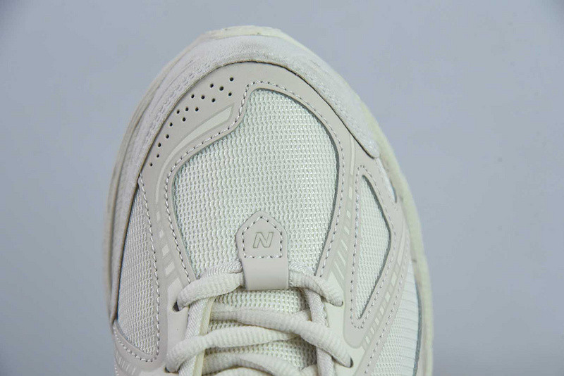 NEW BALANCE SNEAKER