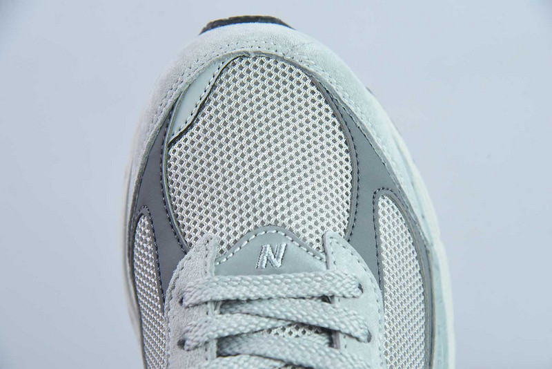 NEW BALANCE SNEAKER