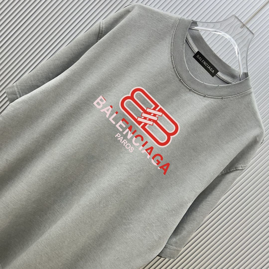 Ba1en*iaga Clothes