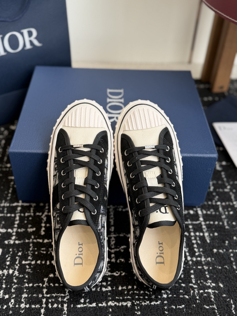 DIO* SNEAKER