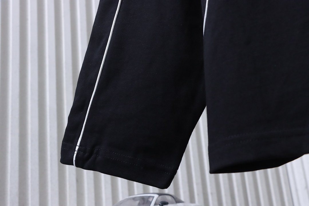 Ba1en*iaga Clothes