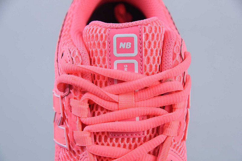 NEW BALANCE SNEAKER
