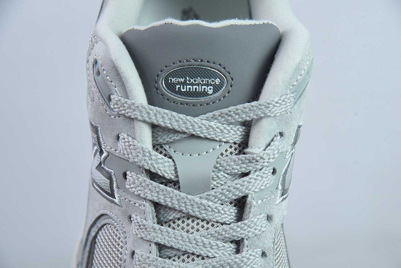 NEW BALANCE SNEAKER