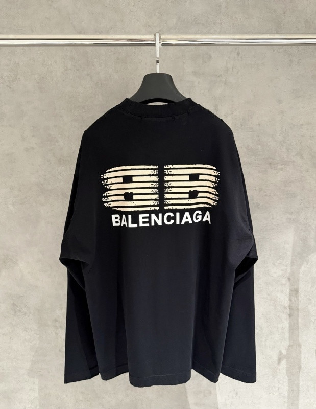 Ba1en*iaga Clothes