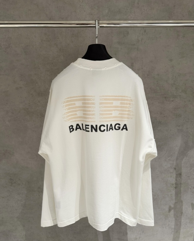 Ba1en*iaga Clothes