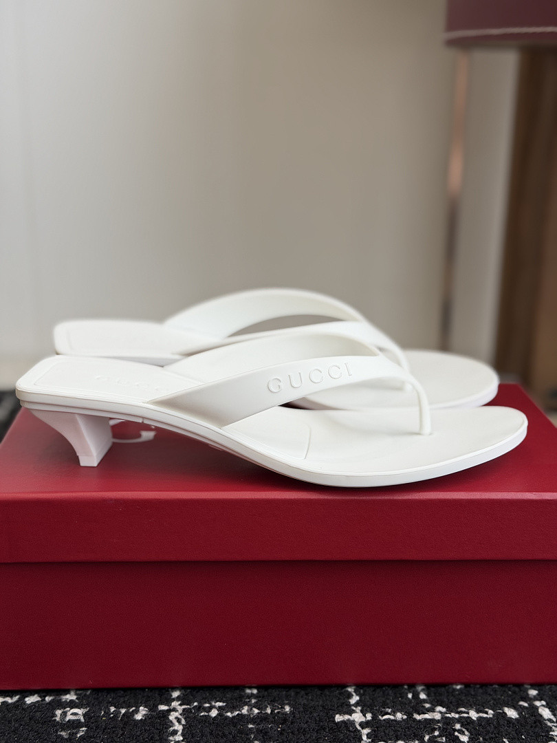 Gvc*1 SANDALS