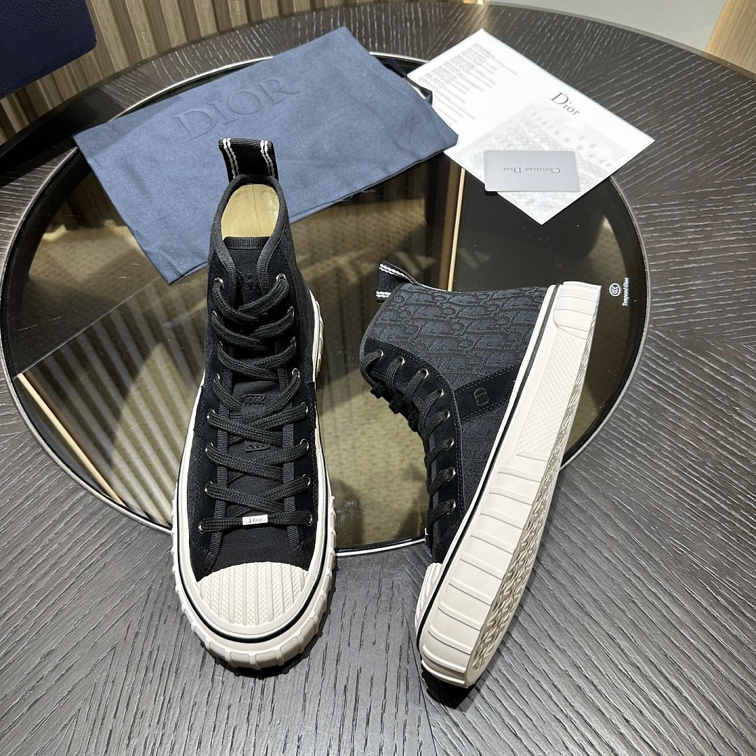 DIO* SNEAKER