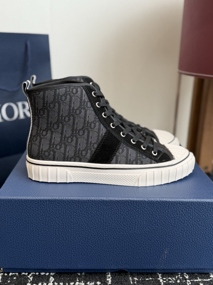 DIO* SNEAKER