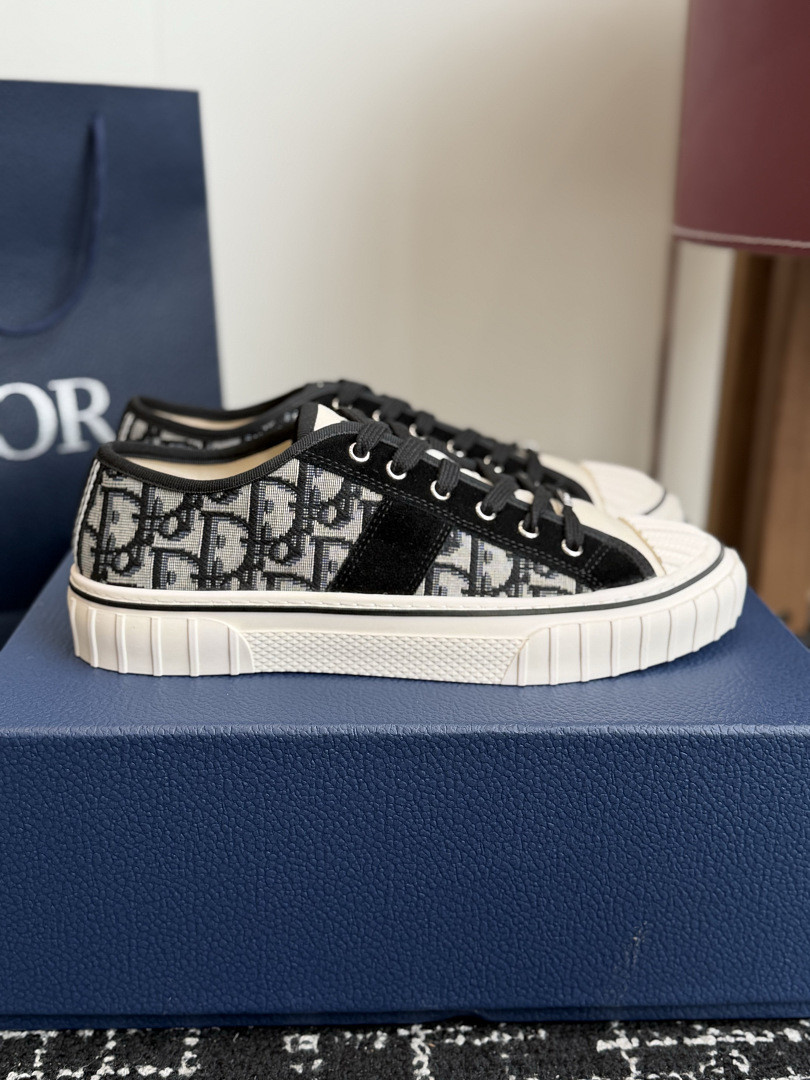 DIO* SNEAKER