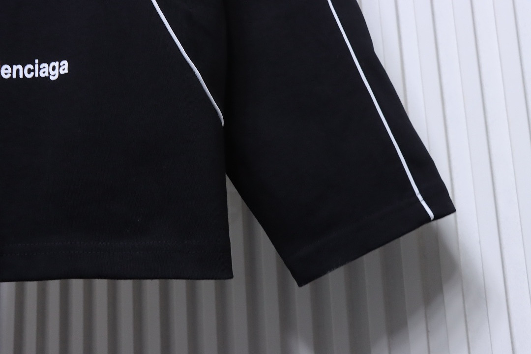 Ba1en*iaga Clothes