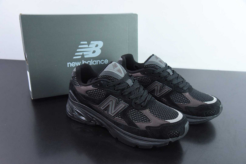 NEW BALANCE SNEAKER