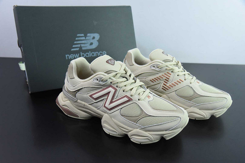 NEW BALANCE SNEAKER