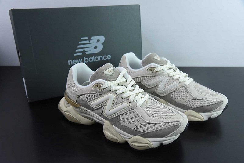 NEW BALANCE SNEAKER