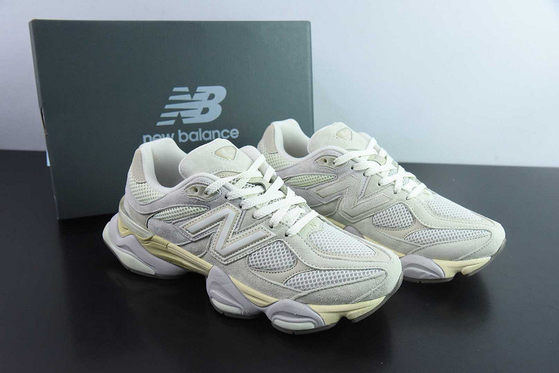 NEW BALANCE SNEAKER