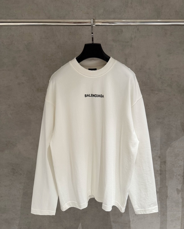 Ba1en*iaga Clothes