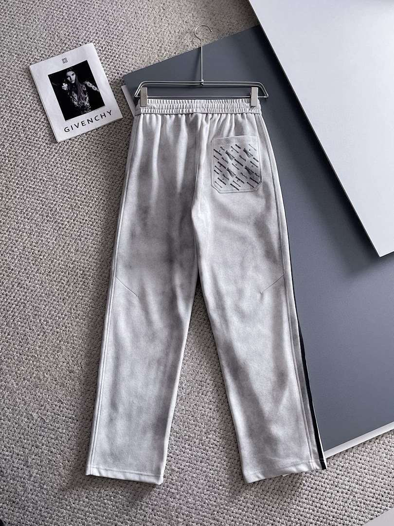 Ba1en*iaga Clothes