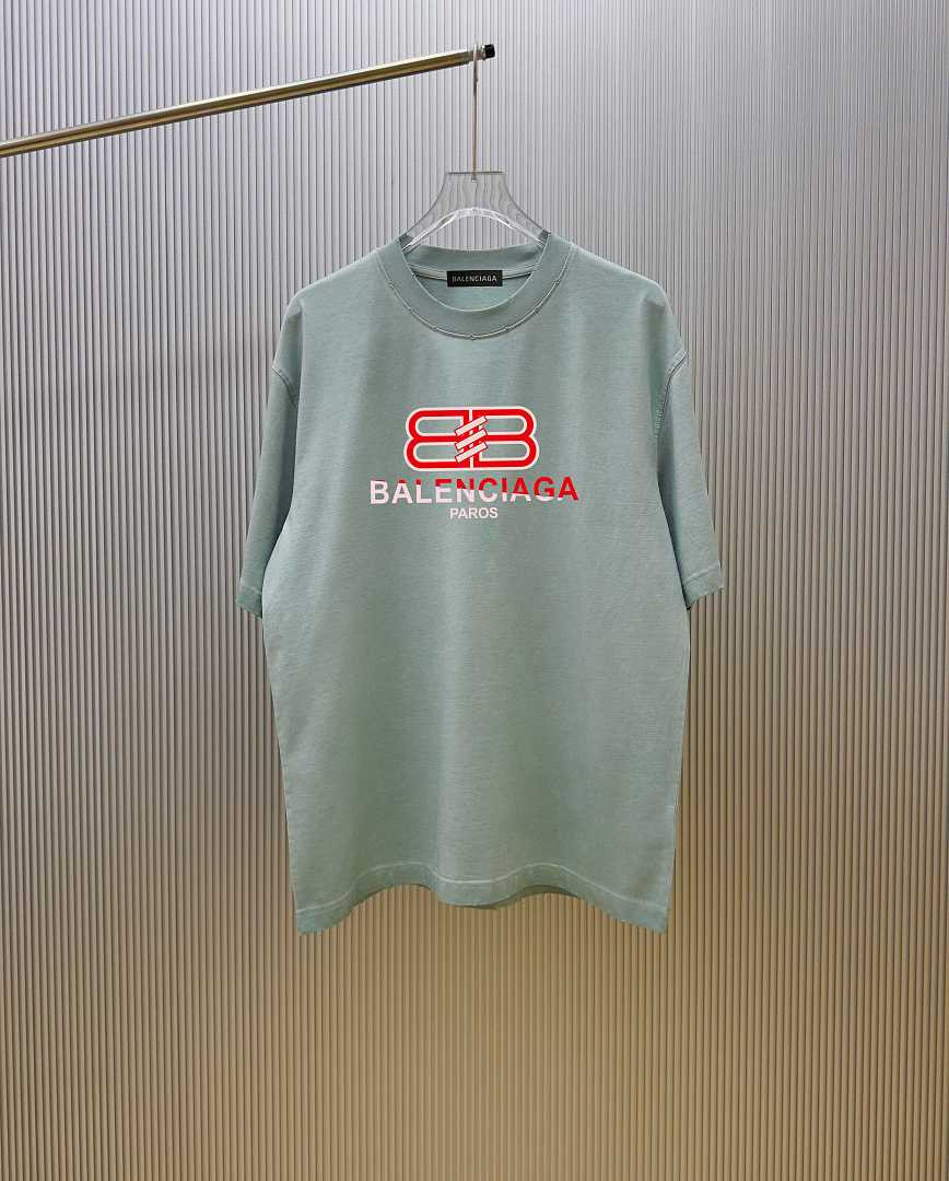 Ba1en*iaga Clothes