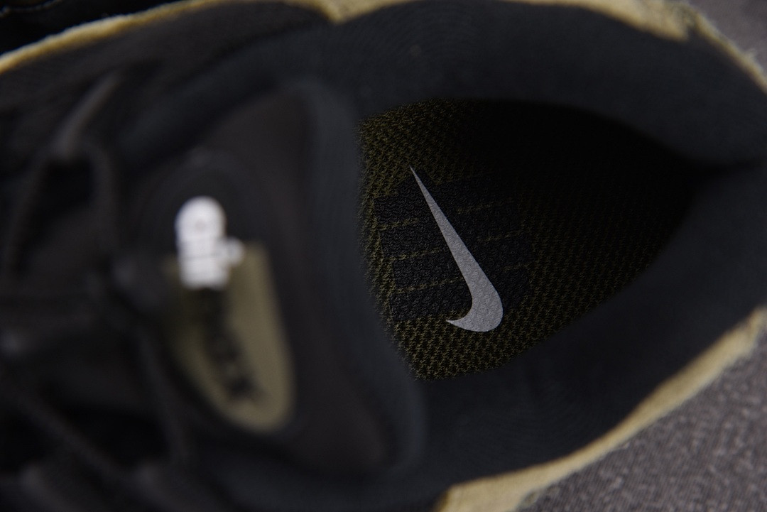 UNDEFEATED Nike Air Max 95 Medium Olive LA Brea IB4523-200